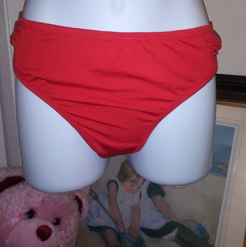 New pretty bathing suit - Picture 2 of 6